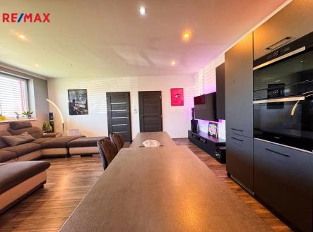 Prodej - nájemní dům, 297 m²