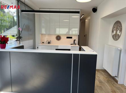 Pronájem obchodní prostor, 206 m²