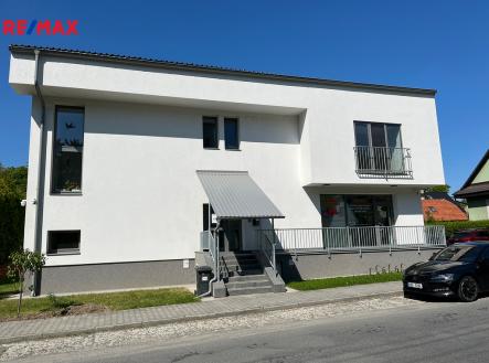 Pronájem obchodní prostor, 398 m²