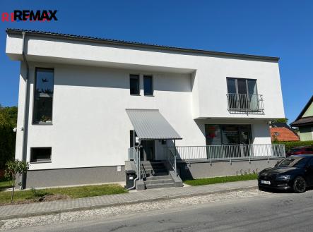 Pronájem obchodní prostor, 398 m²