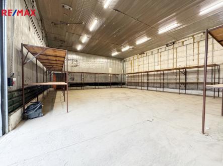 Pronájem skladovací prostor, 232 m²