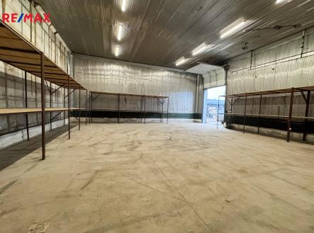 Pronájem skladovací prostor, 232 m²
