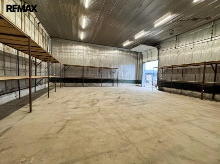 Pronájem skladovací prostor, 232 m²