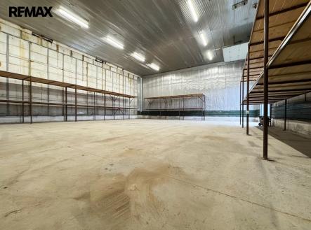 Pronájem skladovací prostor, 232 m²