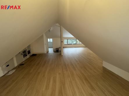 Pronájem kanceláře, 100 m²