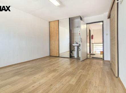 Pronájem kanceláře, 32 m²