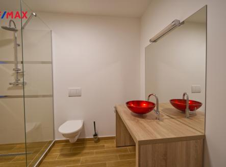 Prodej hotel, 1 978 m²