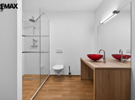 Prodej hotel, 1 978 m²