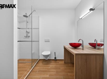 Prodej hotel, 1 978 m²