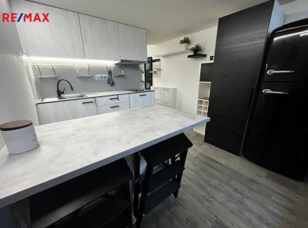 Pronájem bytu, atypický, 41 m²