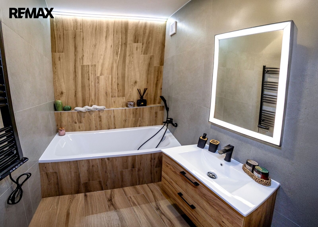 +420 604 191 744 I denisa.myslivcova@re-max.cz