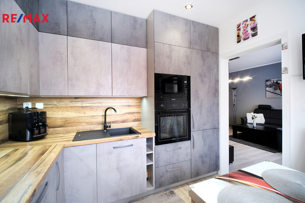 +420 776 335 999, ladislav.urbancik@re-max.cz