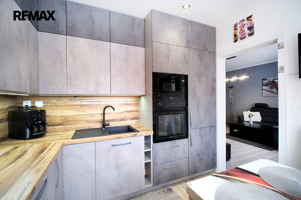 +420 776 335 999, ladislav.urbancik@re-max.cz