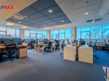 Pronájem obchodní prostor, 540 m²