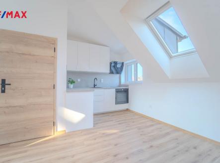 Pronájem bytu, 1+kk, 27 m²