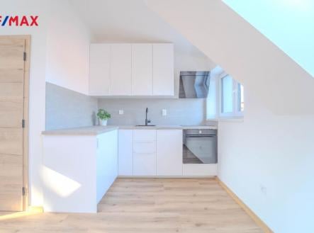 Pronájem bytu, 1+kk, 27 m²