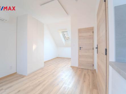 Pronájem bytu, 1+kk, 27 m²