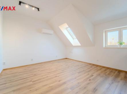 Pronájem bytu, 2+kk, 36 m²