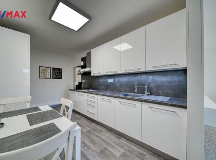 Pronájem bytu, 3+kk, 74 m²