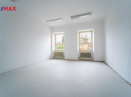 Pronájem - kanceláře, 250 m²