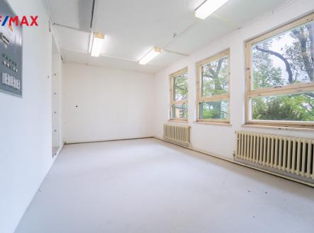 Pronájem - kanceláře, 250 m²