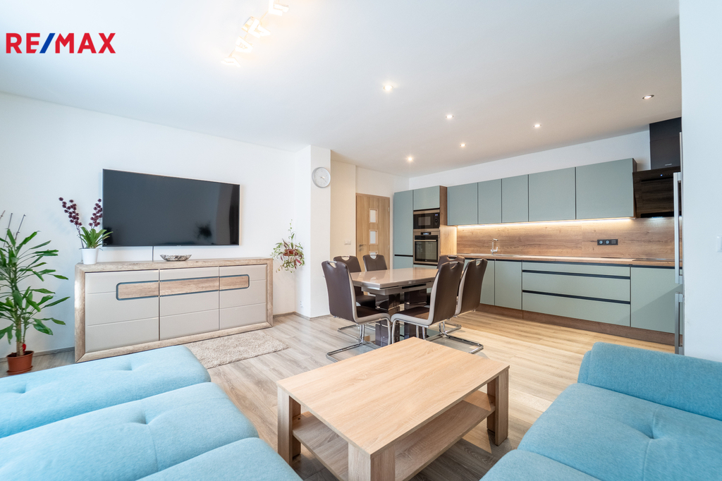 Přizemí - kuchyň a obávací pokoj