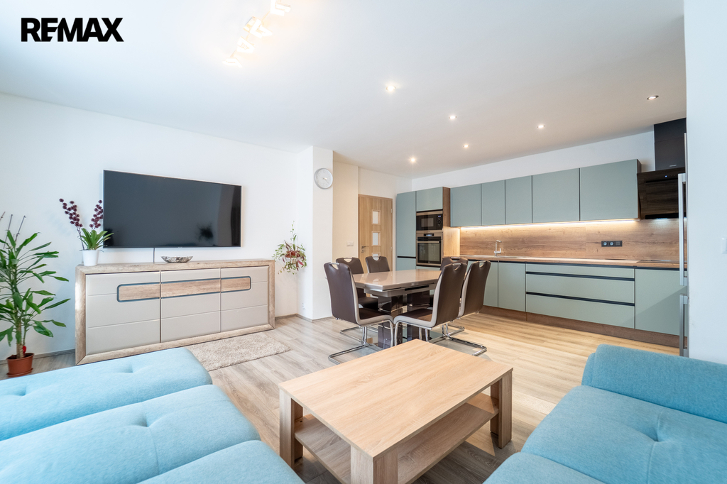 Přizemí - kuchyň a obávací pokoj