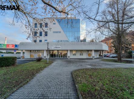 Pronájem obchodní prostory, 540 m²