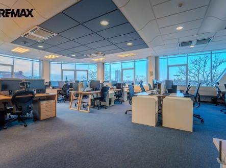 Pronájem obchodní prostory, 540 m²