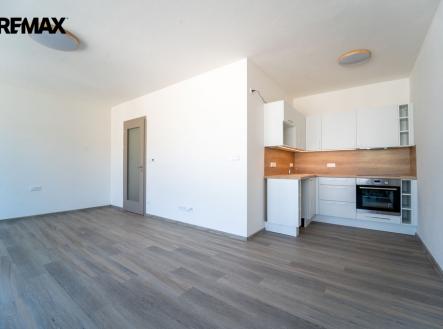 Pronájem bytu, 1+kk, 38 m²
