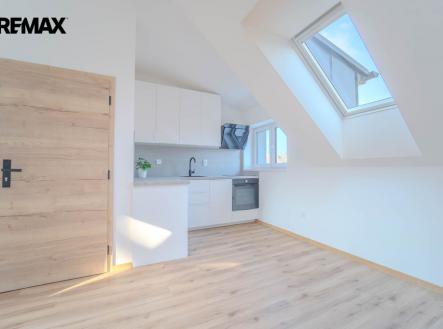 Pronájem bytu, 1+kk, 27 m²