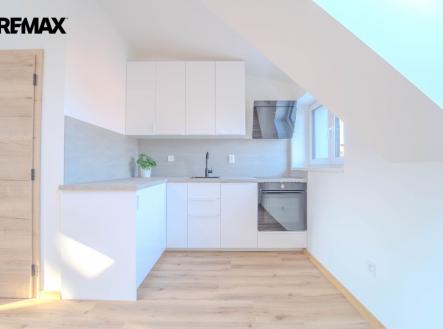 Pronájem bytu, 1+kk, 27 m²