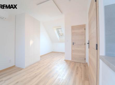 Pronájem bytu, 1+kk, 27 m²