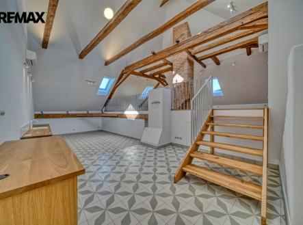 Pronájem bytu, atypický, 123 m²