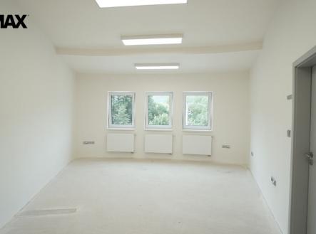 Pronájem kanceláře, 72 m²