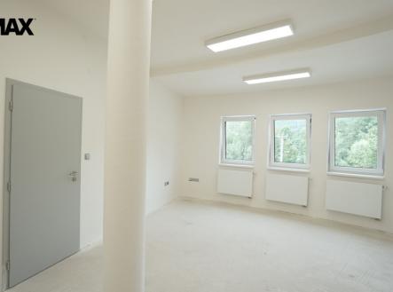 Pronájem kanceláře, 72 m²