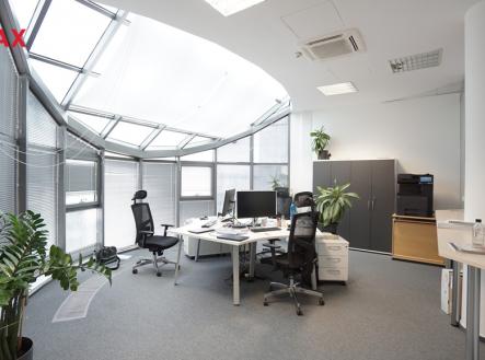 Pronájem kanceláře, 410 m²