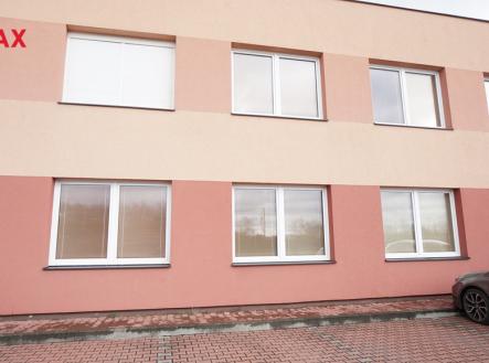 Pronájem - kanceláře, 407 m²