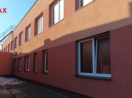 Pronájem - kanceláře, 407 m²