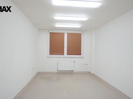 Pronájem kanceláře, 407 m²