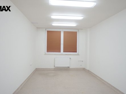 Pronájem kanceláře, 407 m²