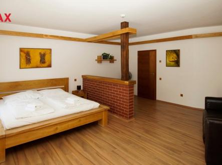 Prodej hotel, 1 630 m²