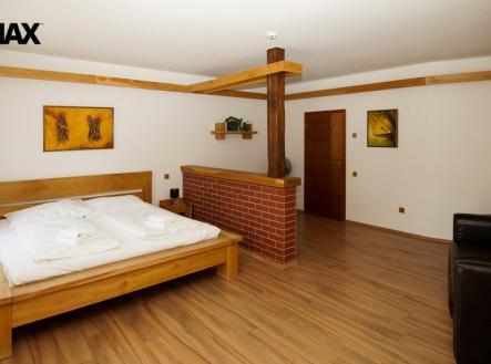 Prodej hotel, 1 630 m²