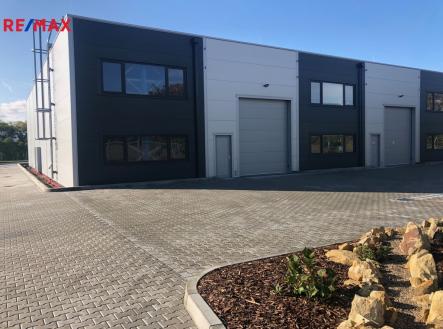 Pronájem skladovací prostor, 180 m²