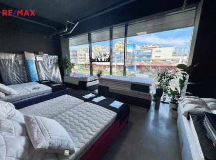 Pronájem obchodní prostor, 192 m²