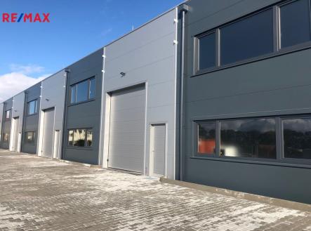 Pronájem skladovací prostor, 180 m²