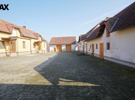 Prodej nájemního domu, 1 145 m²