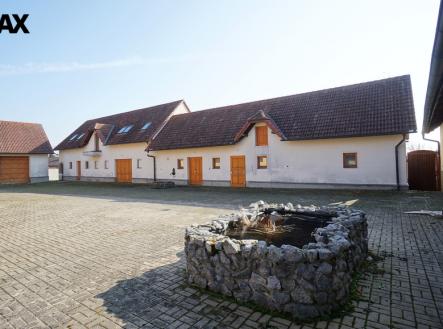 Prodej nájemního domu, 1 145 m²