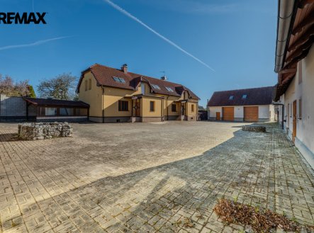 Investiční areál s projektem 10 apartmánů a dalším stavebním pozemkem | Radimovice u Prahy