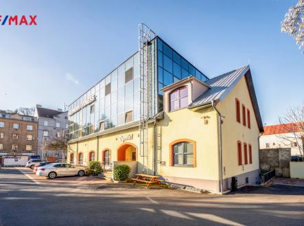 Pronájem kanceláře, 91 m²